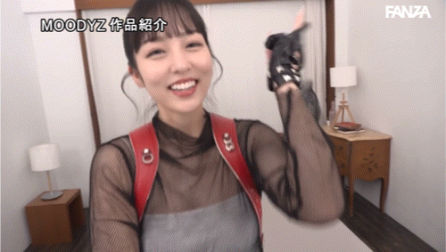曾参加偶像祭典的美少女！摘下墨镜的她是抖M的美少女！