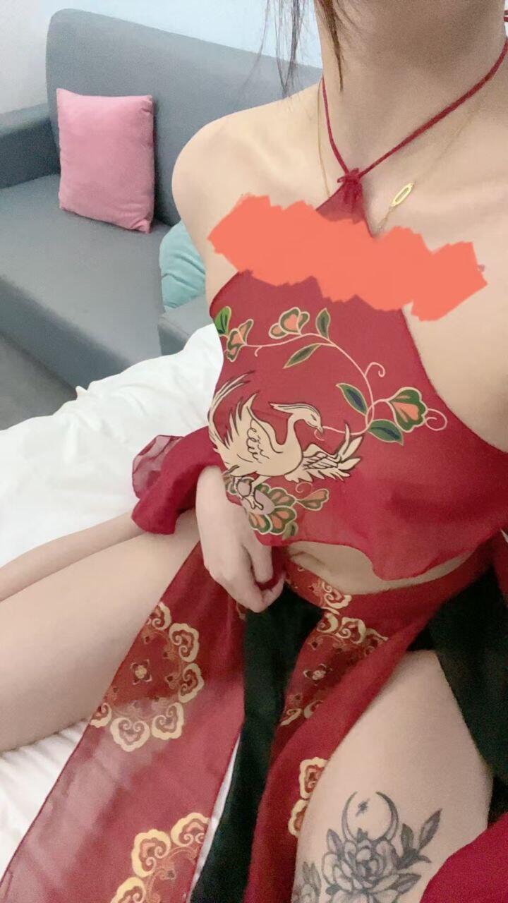 端午大战满背符文精神小妹，换上汉服致敬端午