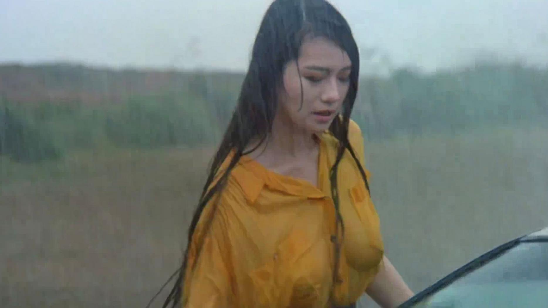 《火烧岛》  张瑞竹的奶子是真大呀，怪不得洪金宝流哈喇子，对了她还是《绝代双骄》里的怜星宫主