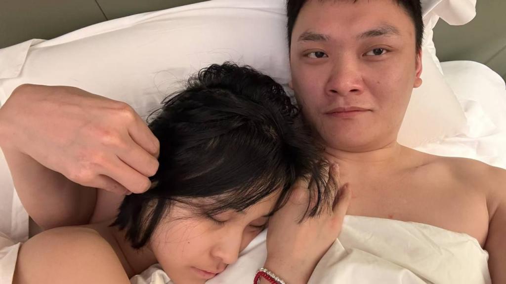 来吃瓜：前小米总监冯某某包养事件