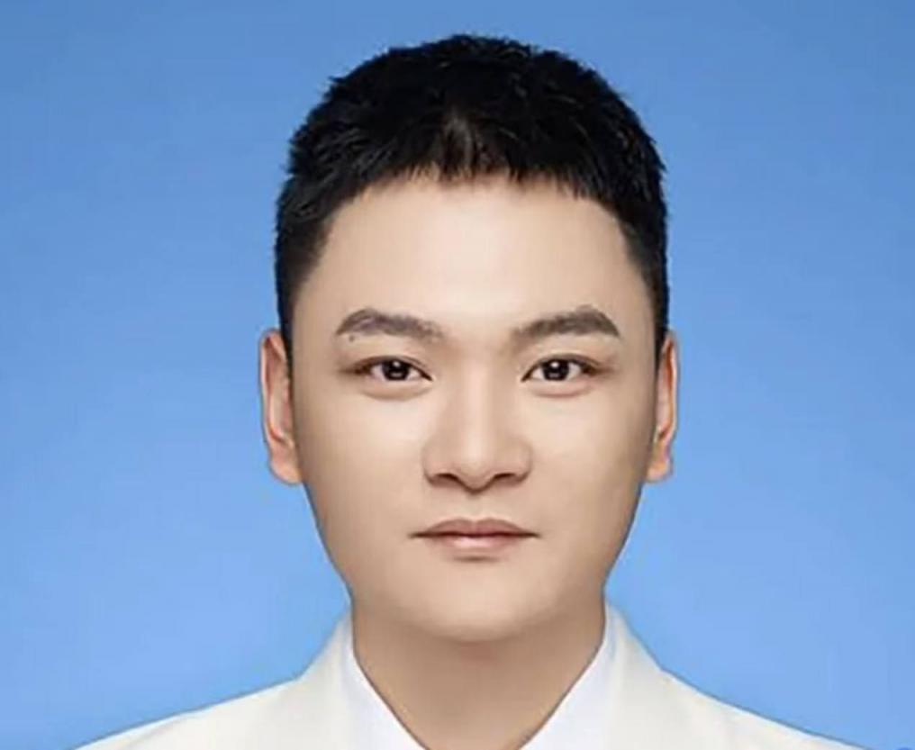 来吃瓜：前小米总监冯某某包养事件