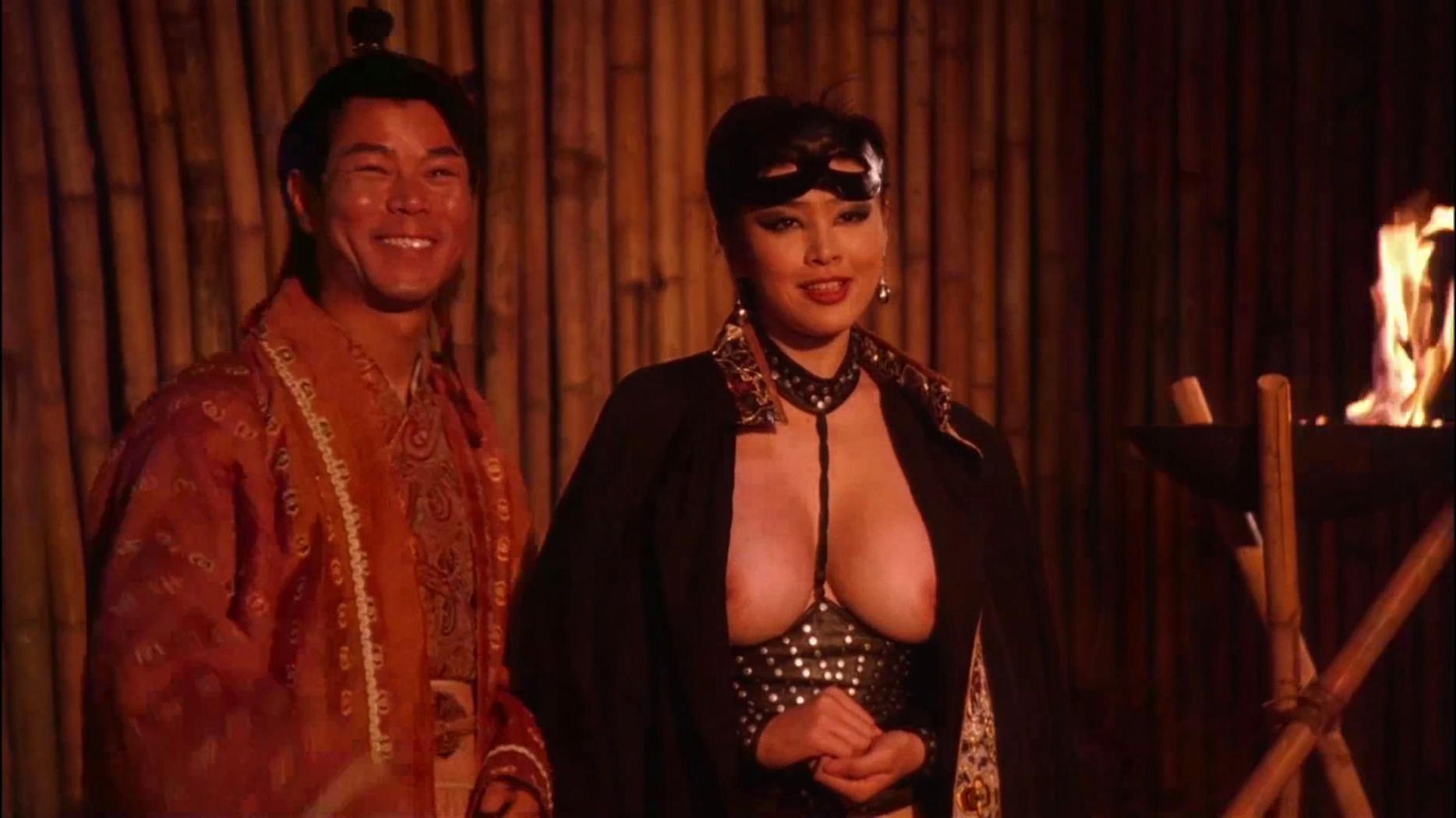 《金瓶梅》  巨乳松坂南演了西门庆他妈和雁夫人，轮流跟西门庆爷俩儿大战