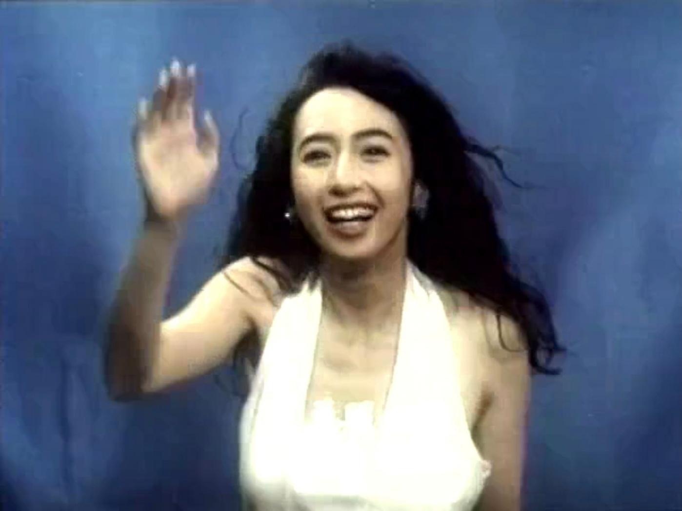 《她来自胡志明市》  女主奶子也不小呀，里面那个胡子男就是赵雅芝老公