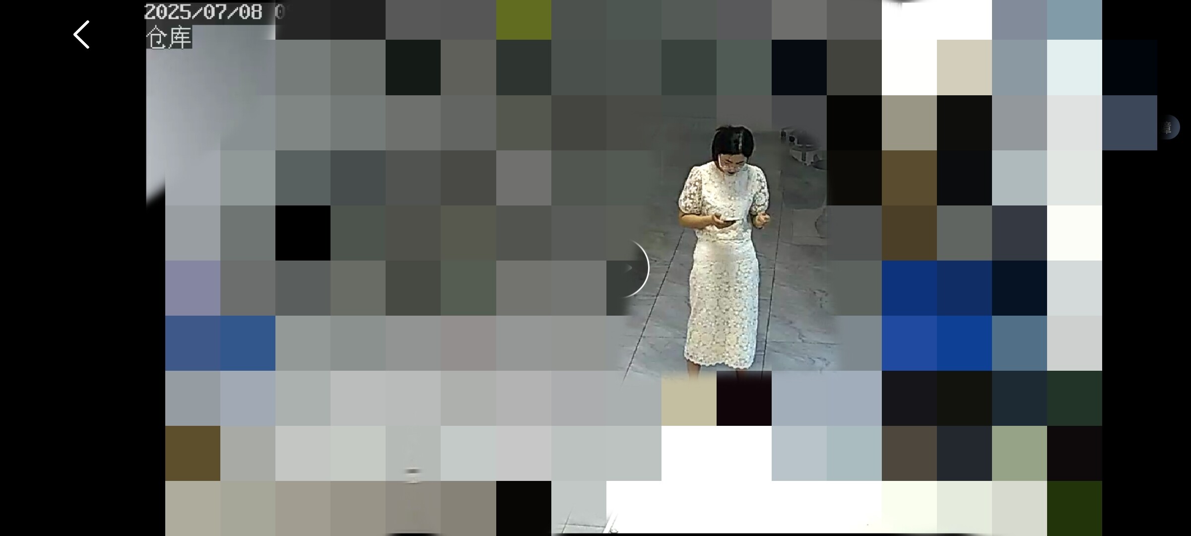 今天上午不小心看到女同事的底裤了