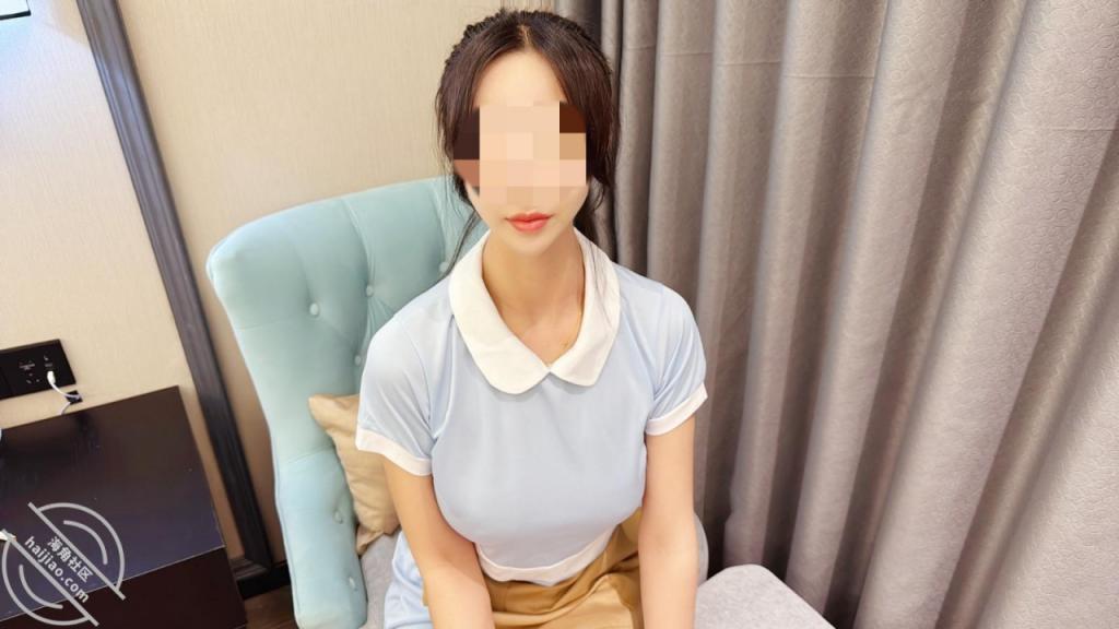 好利来制服灌肠肛交和插着尾巴夹着乳夹取快递老家玩刺激