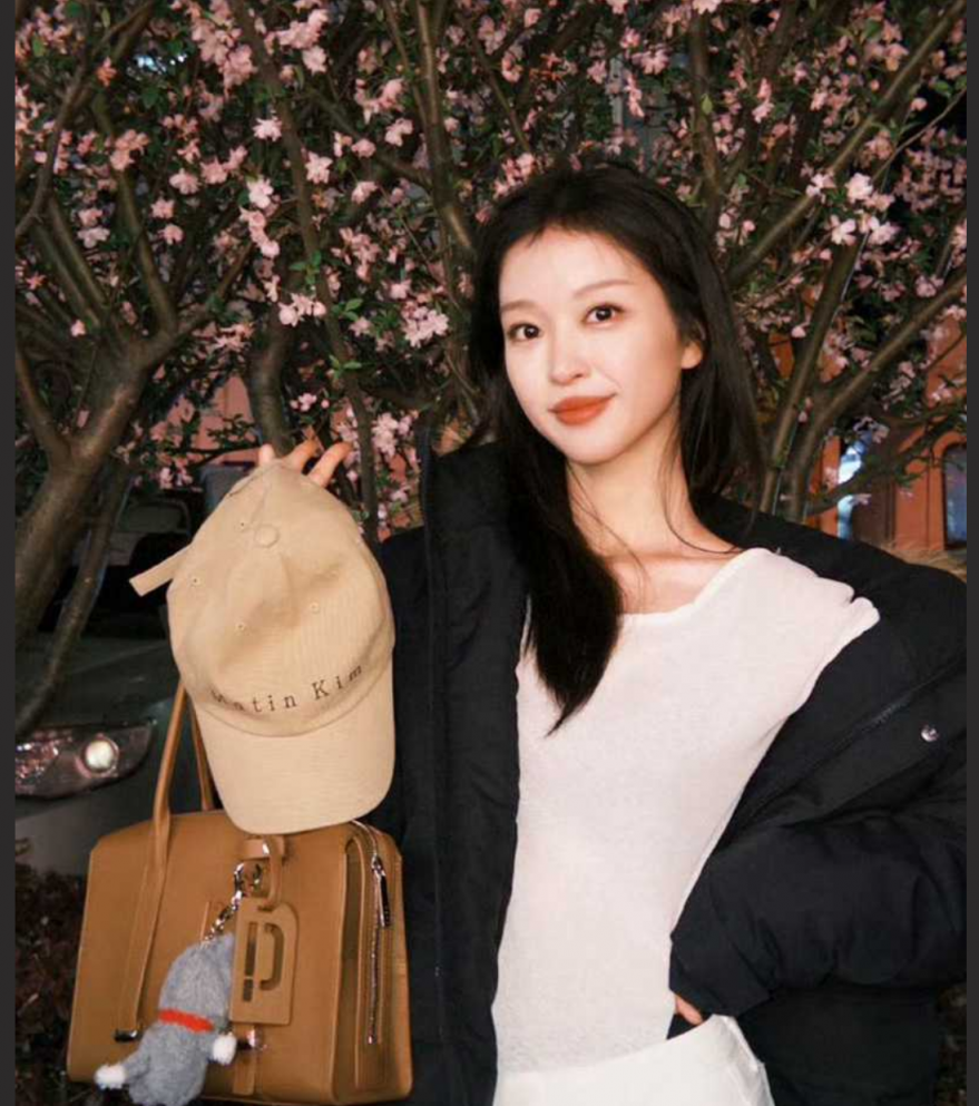 短剧小花 滕泽文 早期潜规则视频流出 帮金主卖力口交 场面火辣 人设彻底崩塌