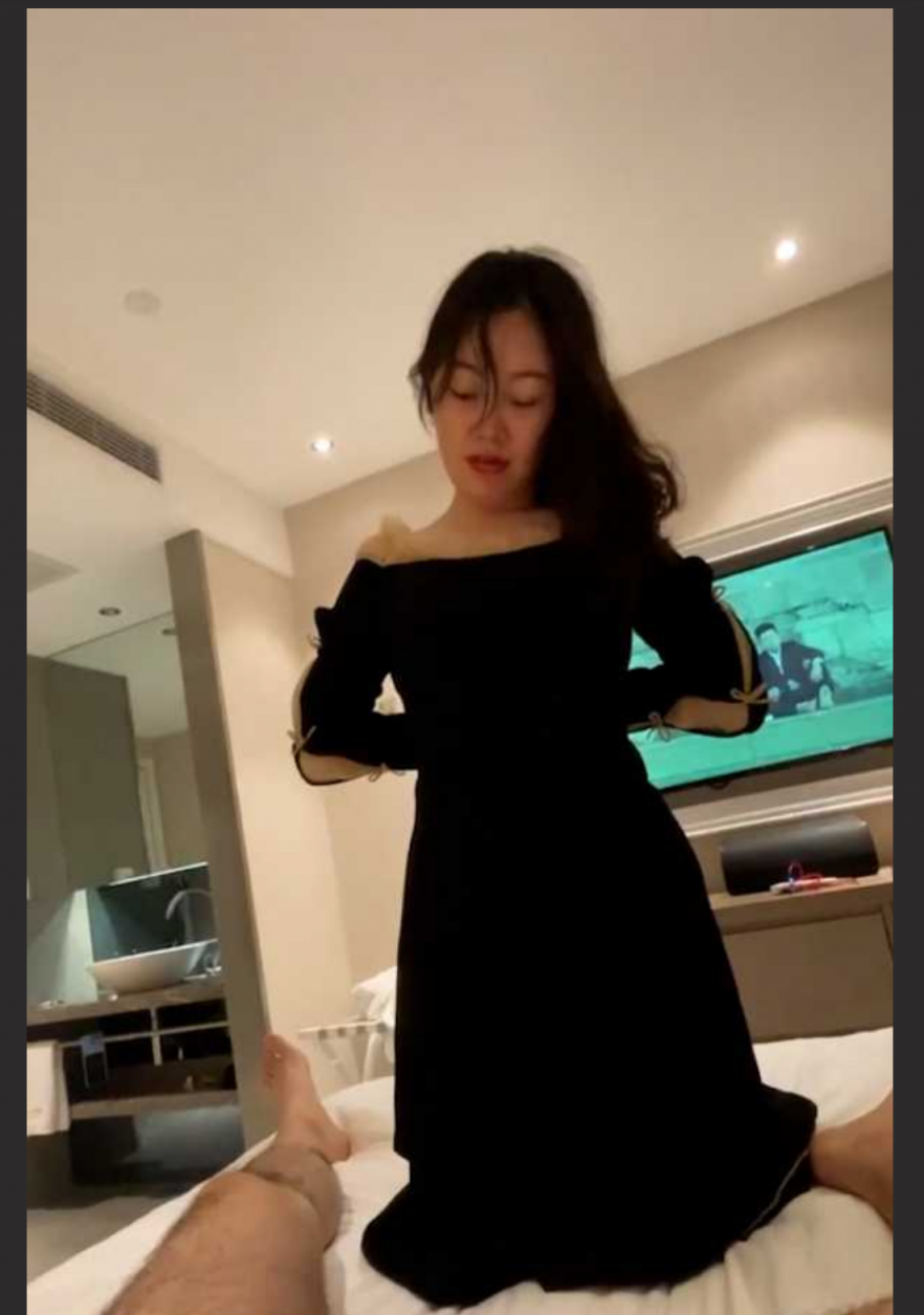 连云港税务局张婷芝包养小奶狗惨遭背刺！ 完整视频外网疯传！不惜给小奶狗深情舔舐