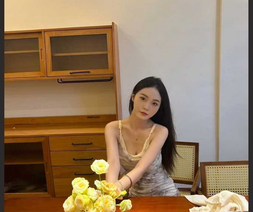 上海幼师 刘雨菲 甜美笑容迷倒家长和孩子 私下里反差让人大开眼界