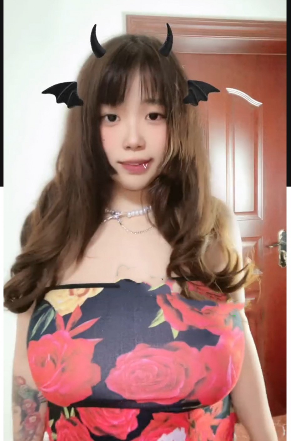 重庆03年大奶坦克王蕊香私拍视频流出，有男朋友还出轨约帅哥，纯纯性奴母猪