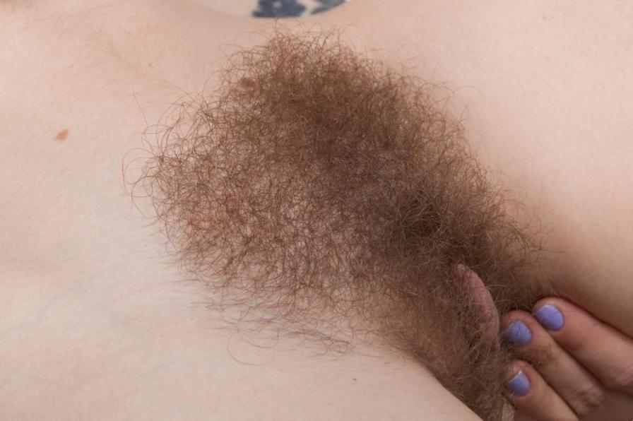 黄色裙子露出逼逼