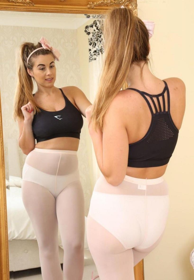 芭蕾舞演员莎拉在镜子前变身