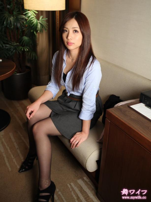 新山 里奈 Rina Niiyama 向井恋