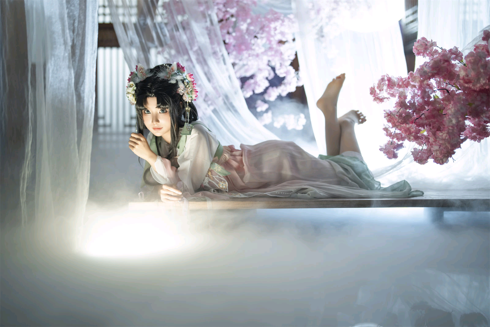 蠢沫沫 – 轻纱入帐，吹动薄衫也吹动身体