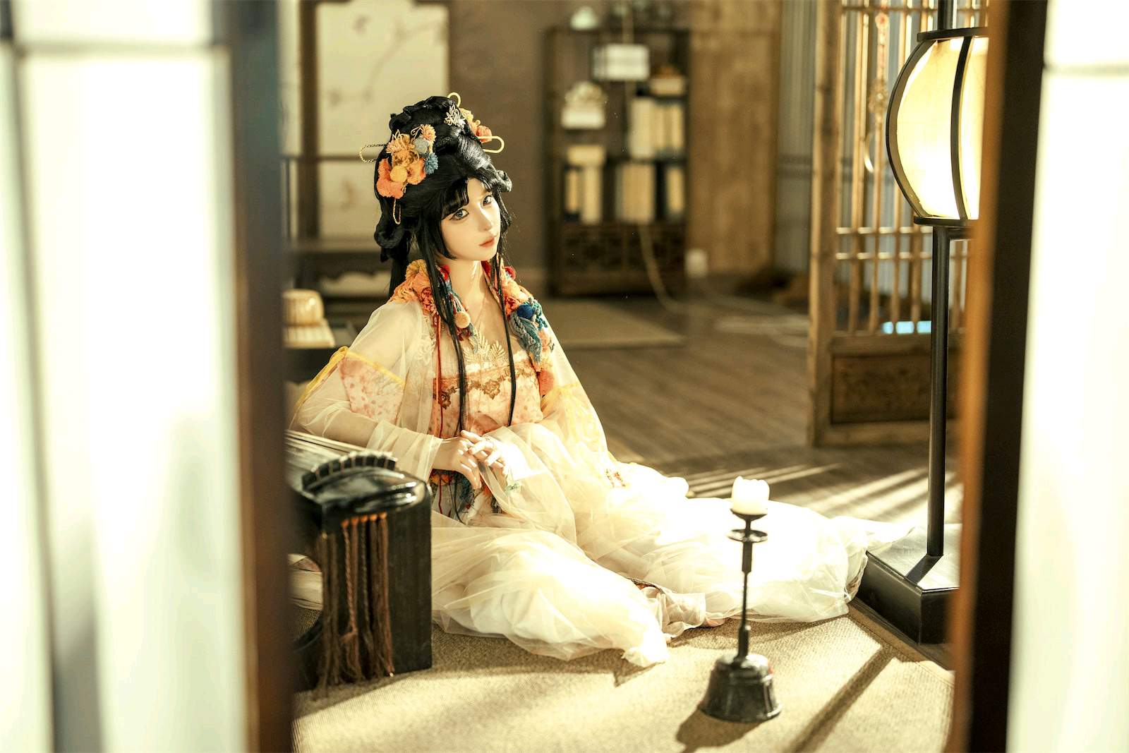 蠢沫沫 – 轻纱入帐，吹动薄衫也吹动身体