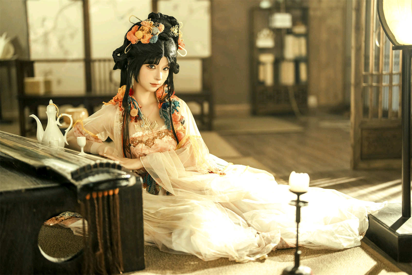 蠢沫沫 – 轻纱入帐，吹动薄衫也吹动身体