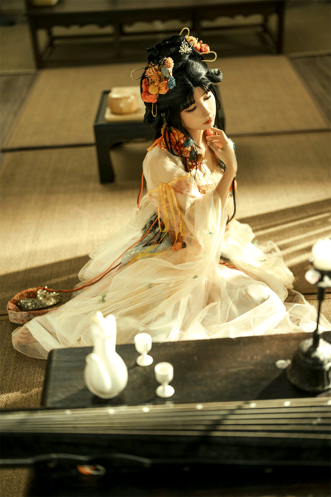 蠢沫沫 – 轻纱入帐，吹动薄衫也吹动身体