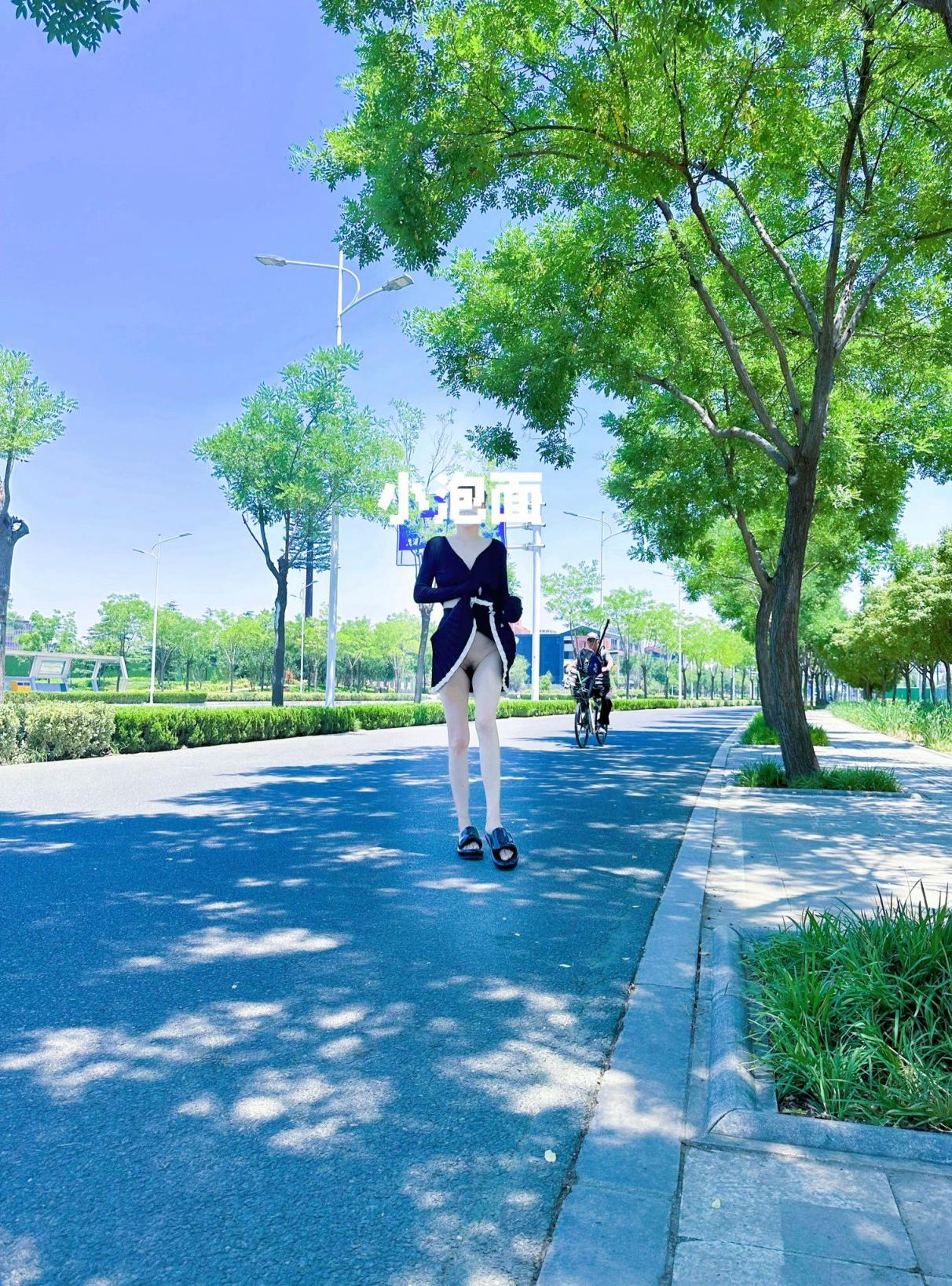 极品身材露出表请你舔B你请她喝咖啡