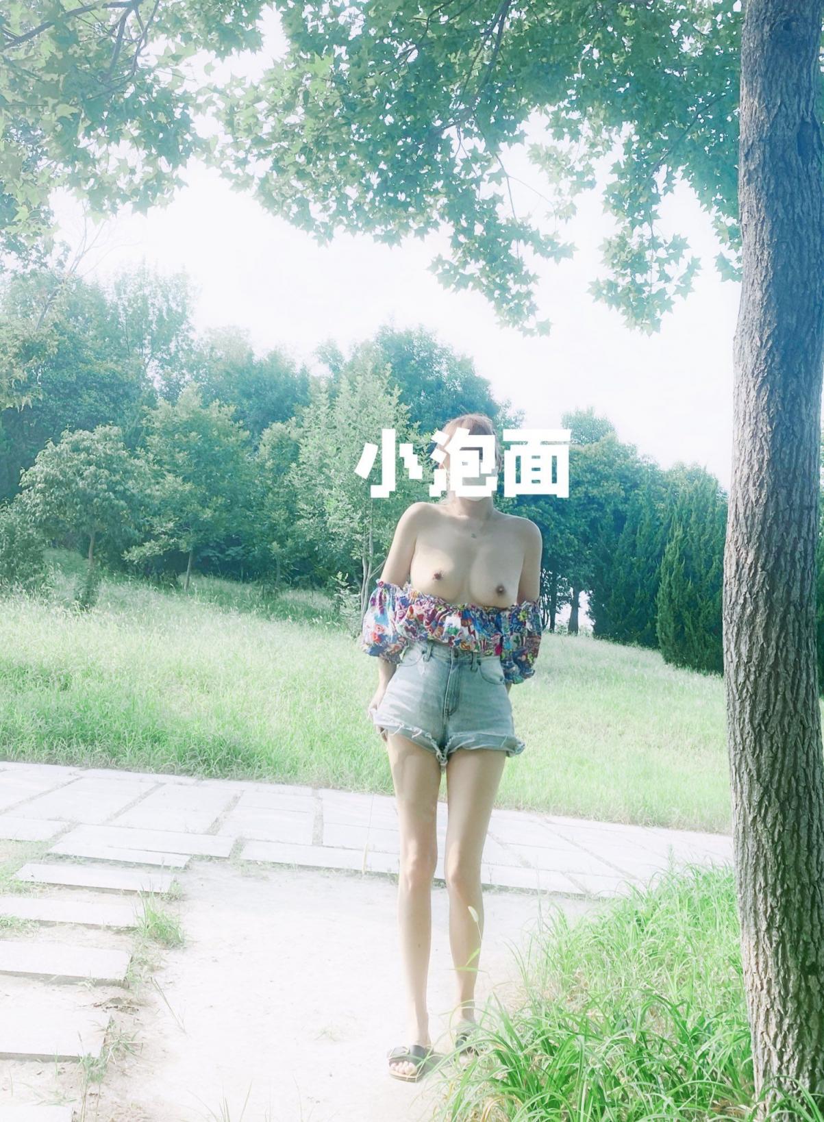 极品身材露出表请你舔B你请她喝咖啡