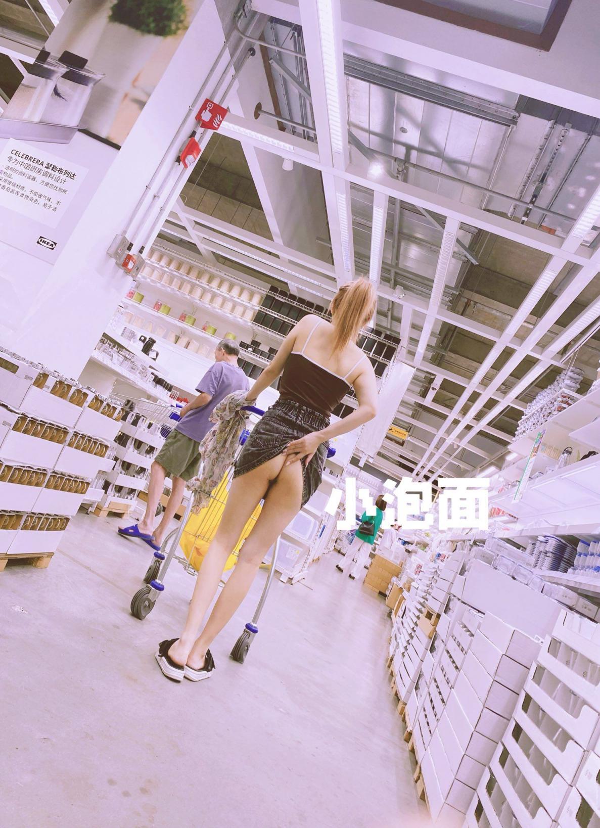 极品身材露出表请你舔B你请她喝咖啡