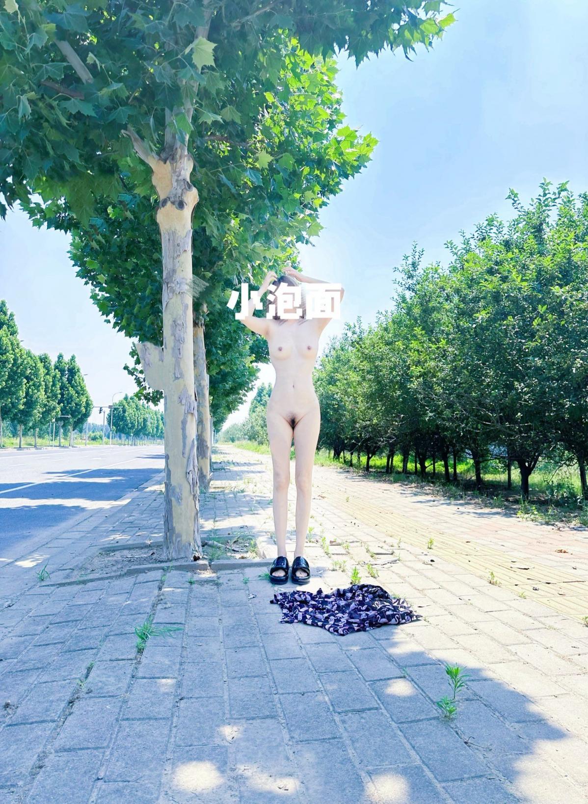 极品身材露出表请你舔B你请她喝咖啡