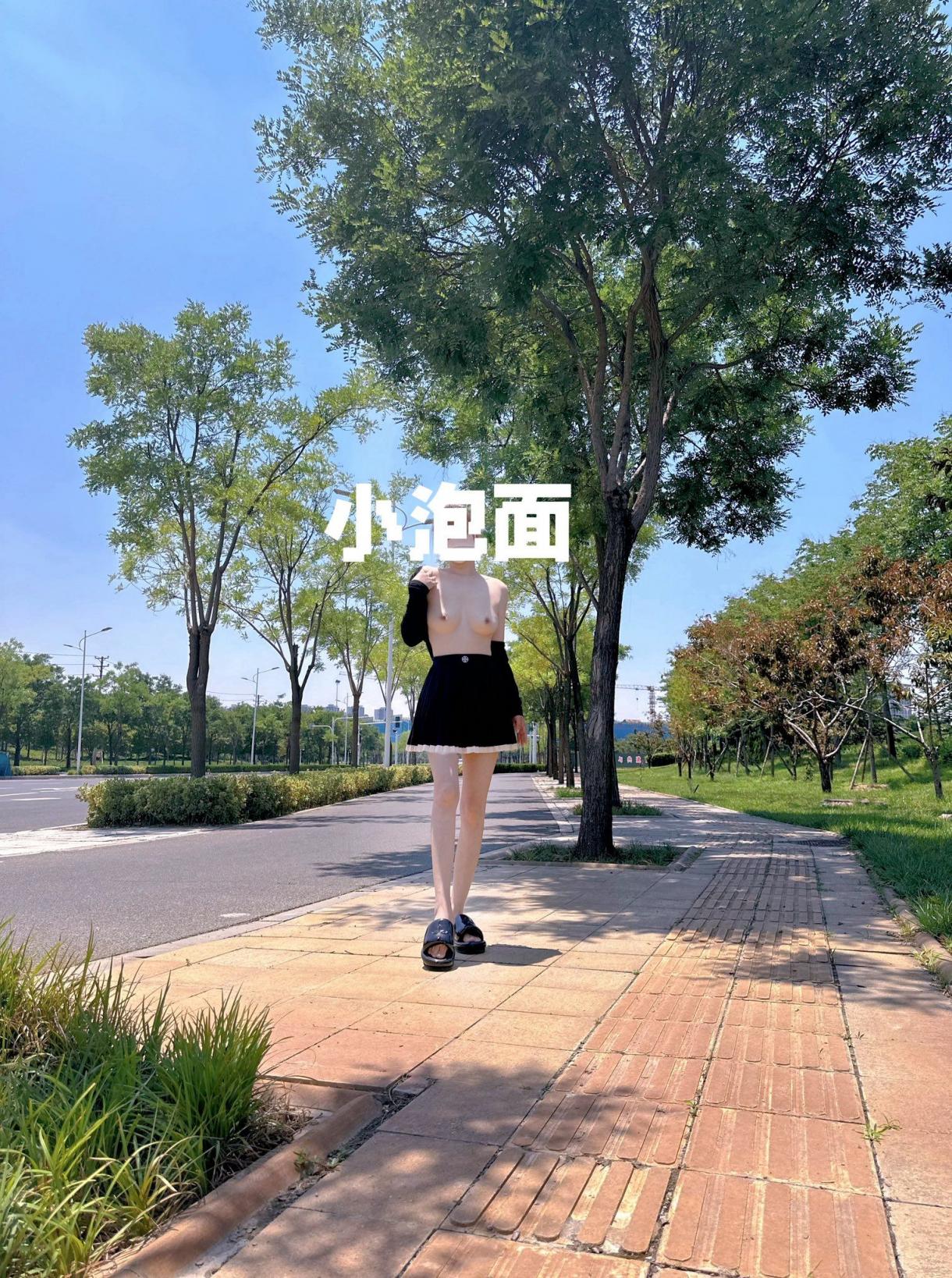 极品身材露出表请你舔B你请她喝咖啡