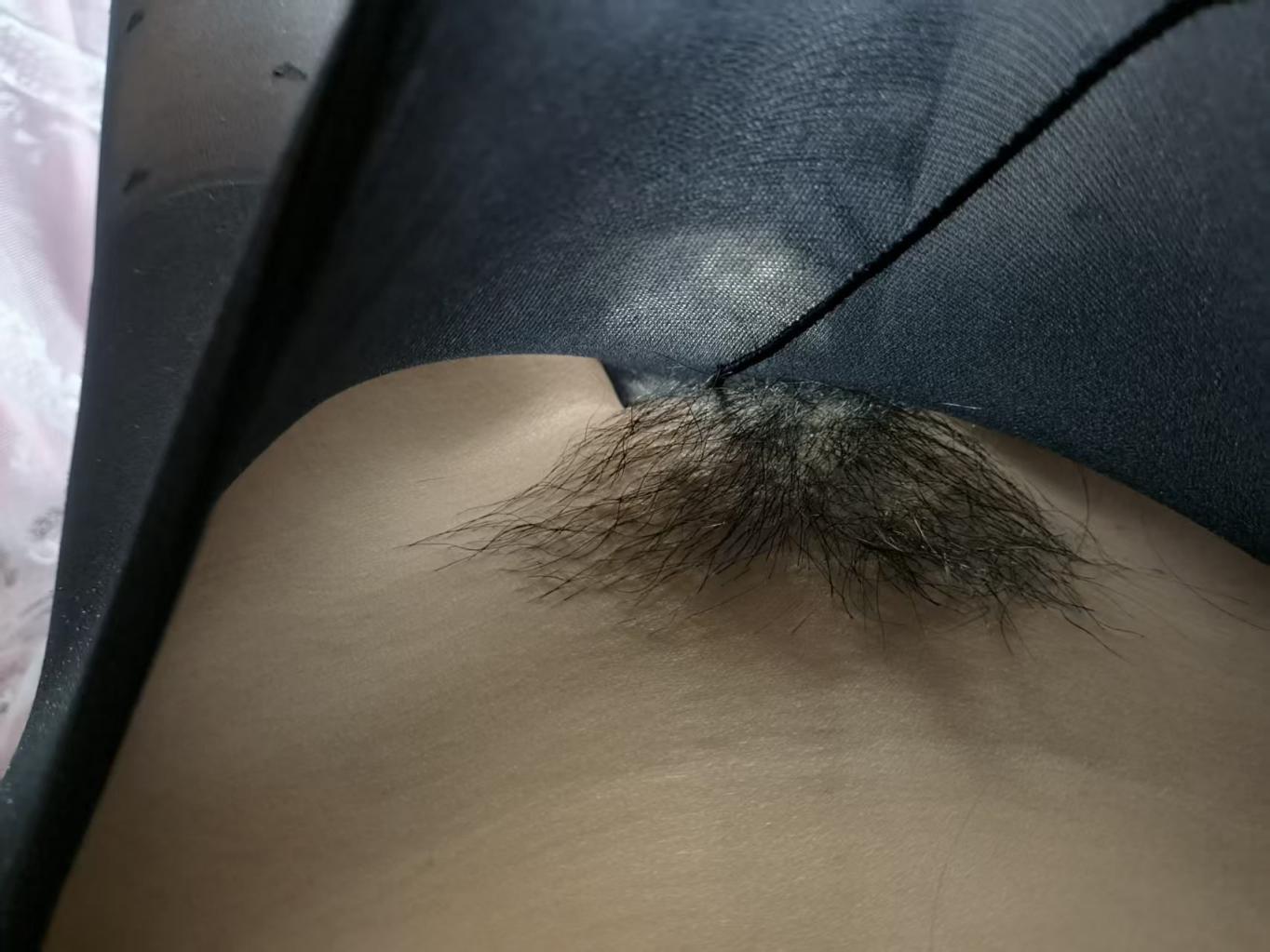 今日裤里丝无内