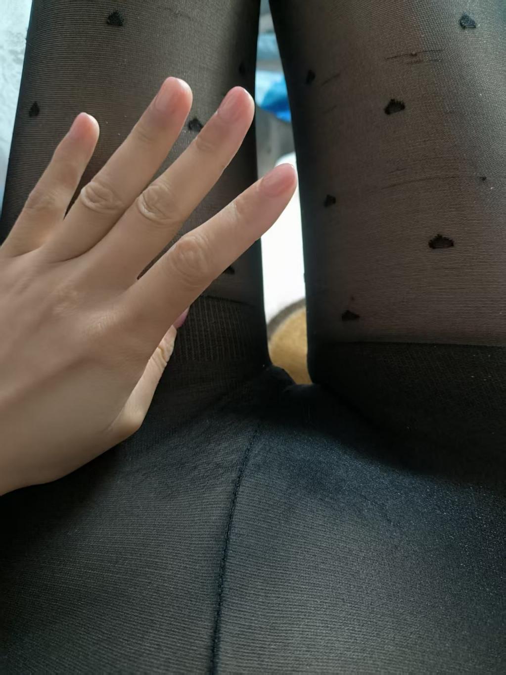 今日裤里丝无内